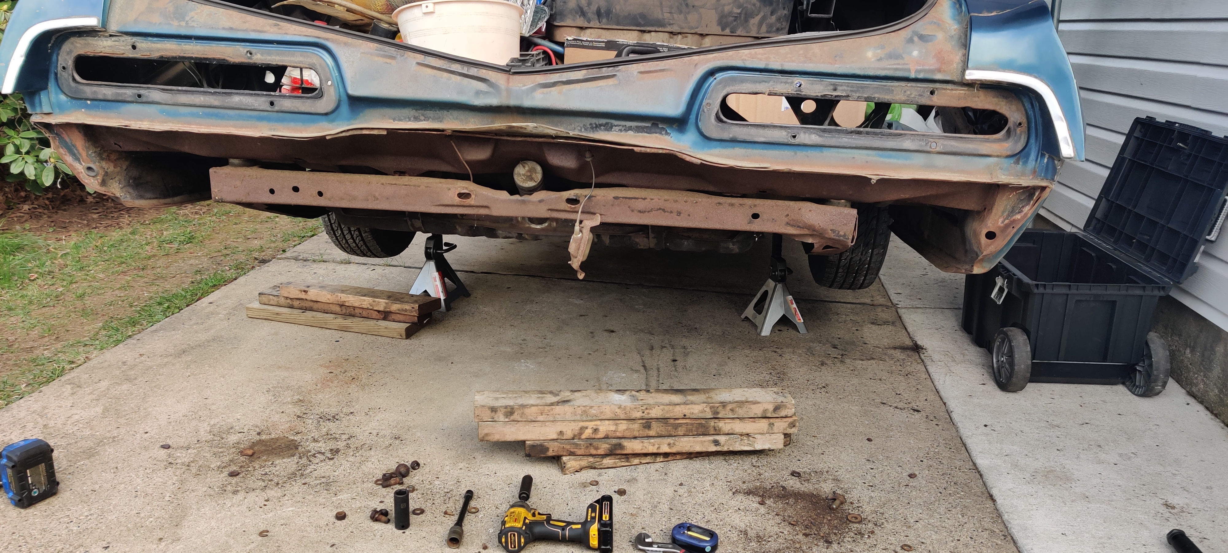 Rear of Impala with bumper and taillight removed